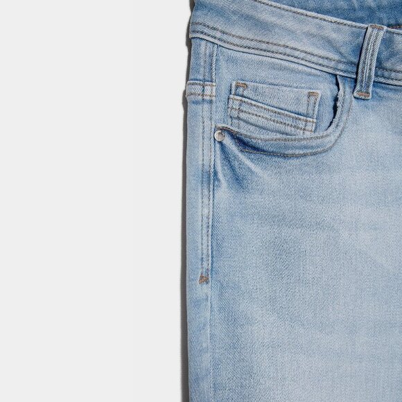EUC Zara light wash mid-rise skinny denim jeans, 6 - Picture 11 of 16